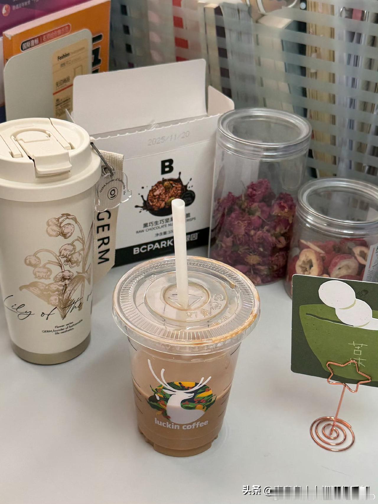 同事请假我帮干活，我病了他却装看不见！昨天下午身体不舒服，请假去医院，临走前手头