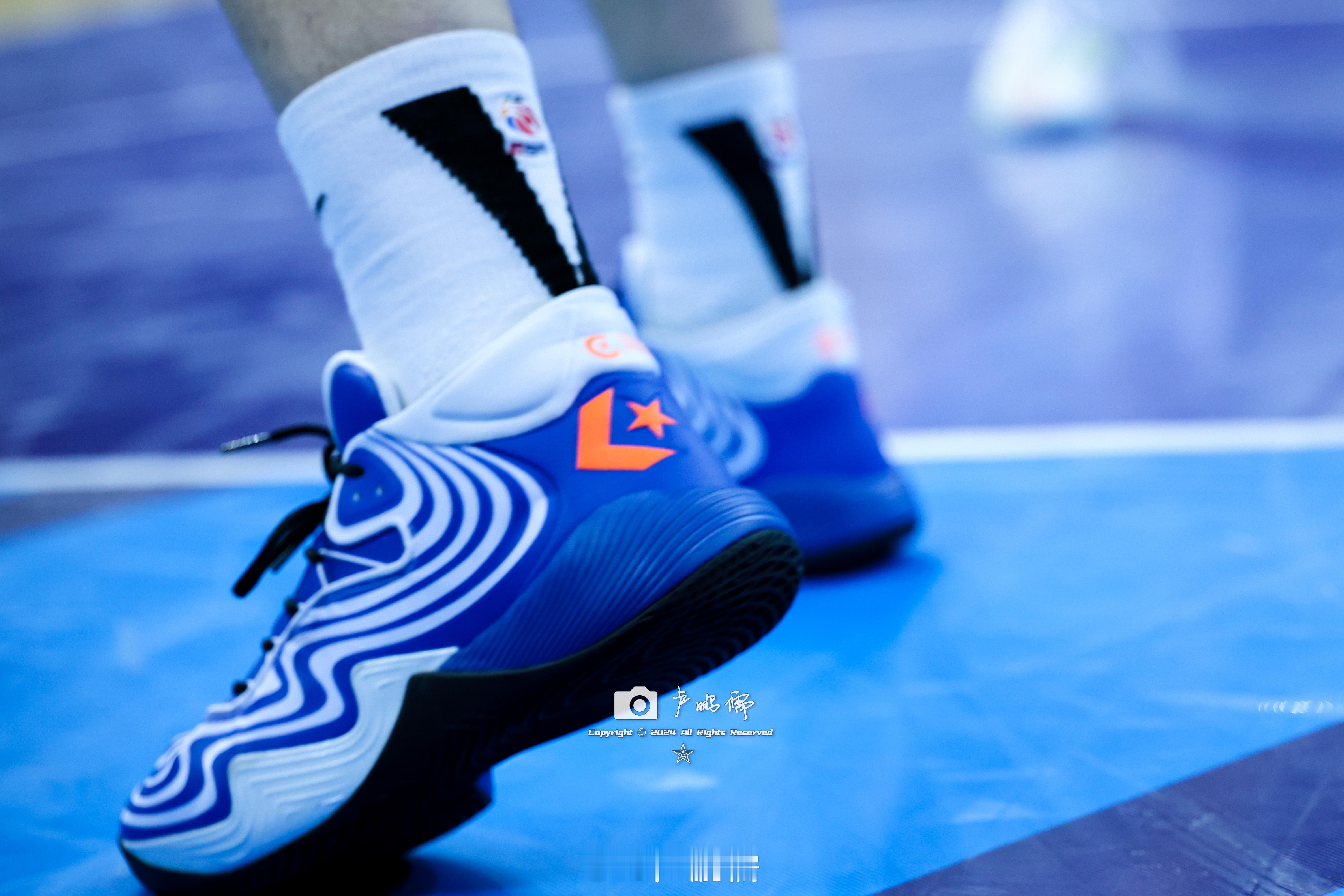 看看季前赛期间，阿不都沙拉木上脚的Converse全新All Star BB S