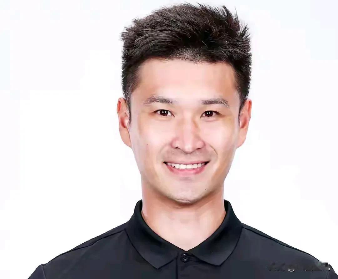霍楠指导声东击西，大概率出任四川男篮总经理！
前段时间，前国家男篮队员前同曦俱乐
