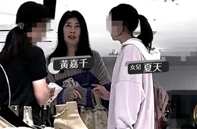 王力宏和李靓蕾，黄嘉千和夏克立，这两对前度夫妇的撕X大戏，都比较难分清谁在说谎…