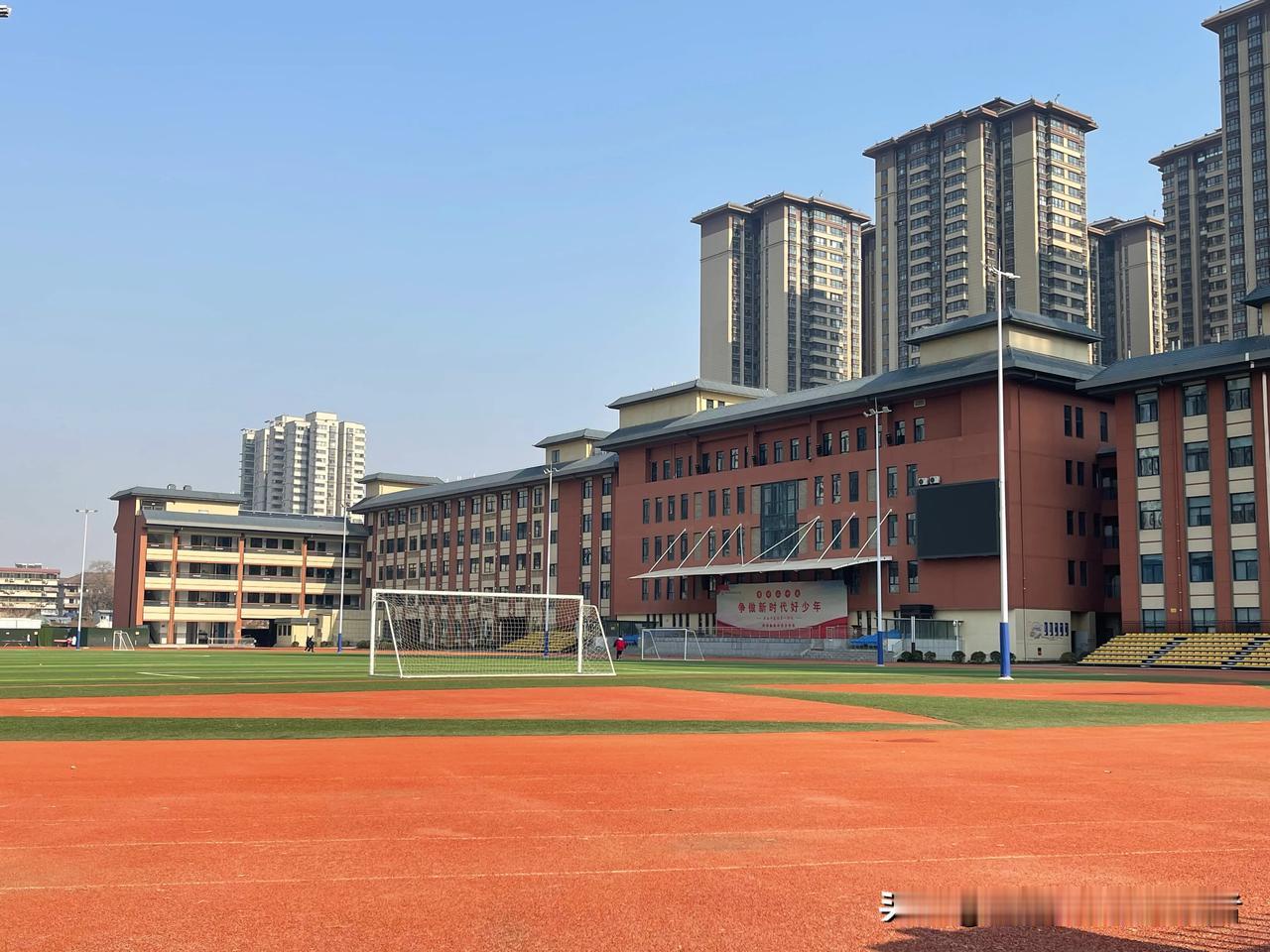 2024年中考，复读生会是最少的一年。但是，也会是西安家长们压力最大的一届！
理
