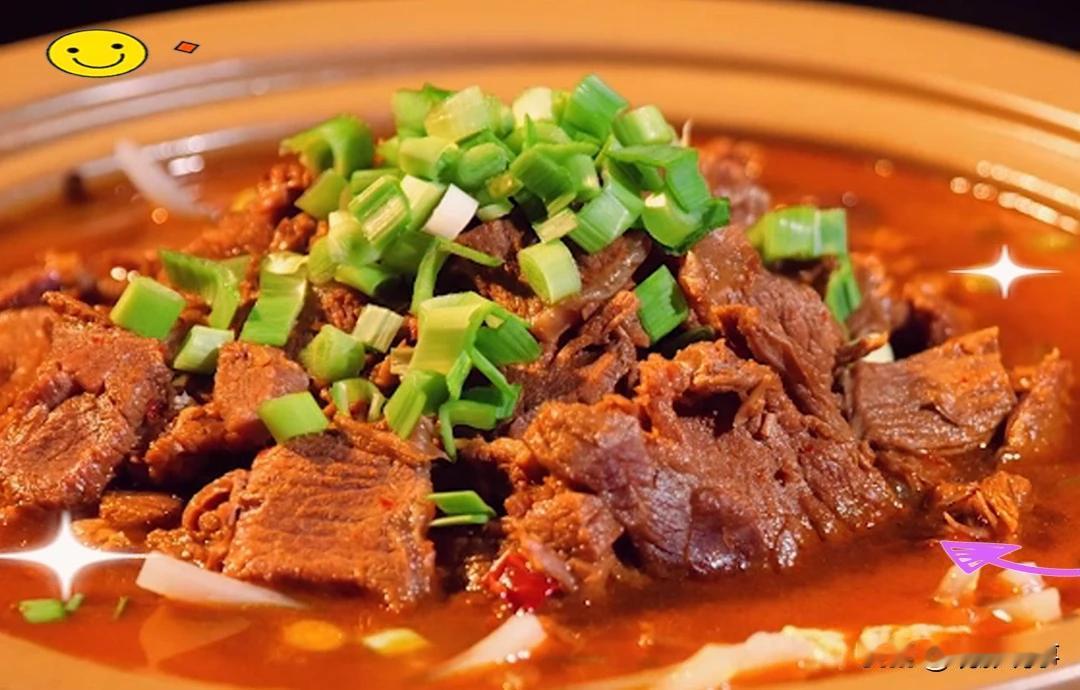 近日，广德市的特色“三件套”——炖锅、奶茶与桃酥，在网络上迅速走红，吸引了大量来