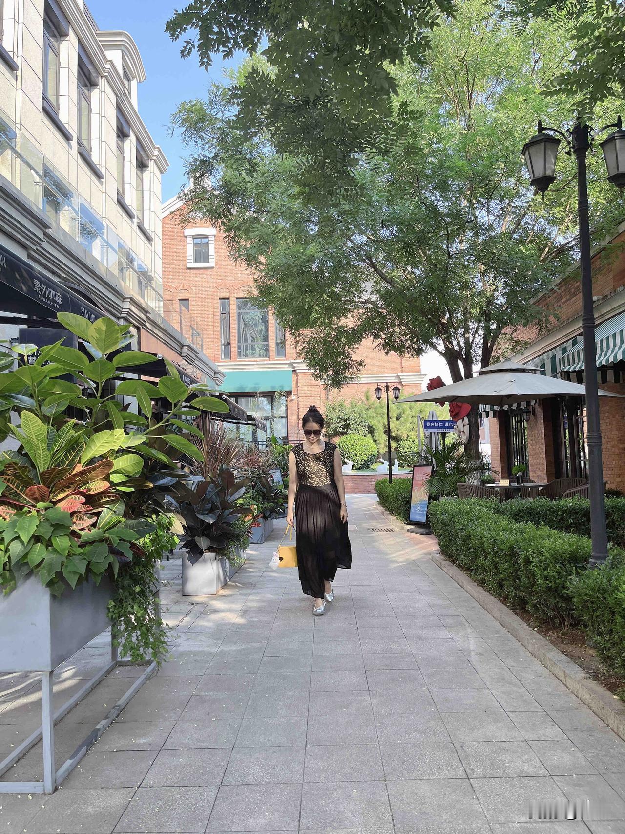 婚姻无非就三样，一起吃，一起睡，一起聊。吃指经济方面，睡指情欲和谐，聊指谈得来、