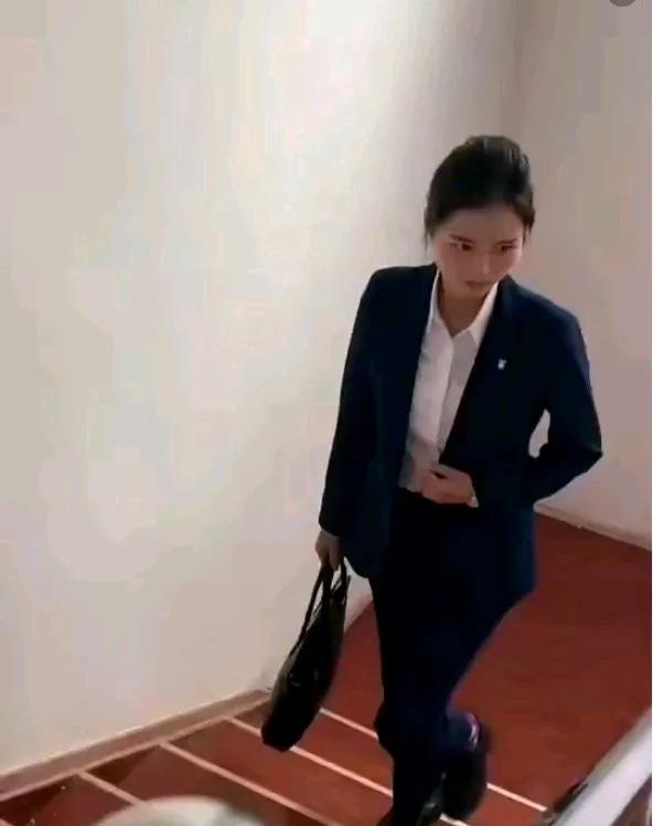 美女保镖严月霞，完成安保任务后，终于回到家了。