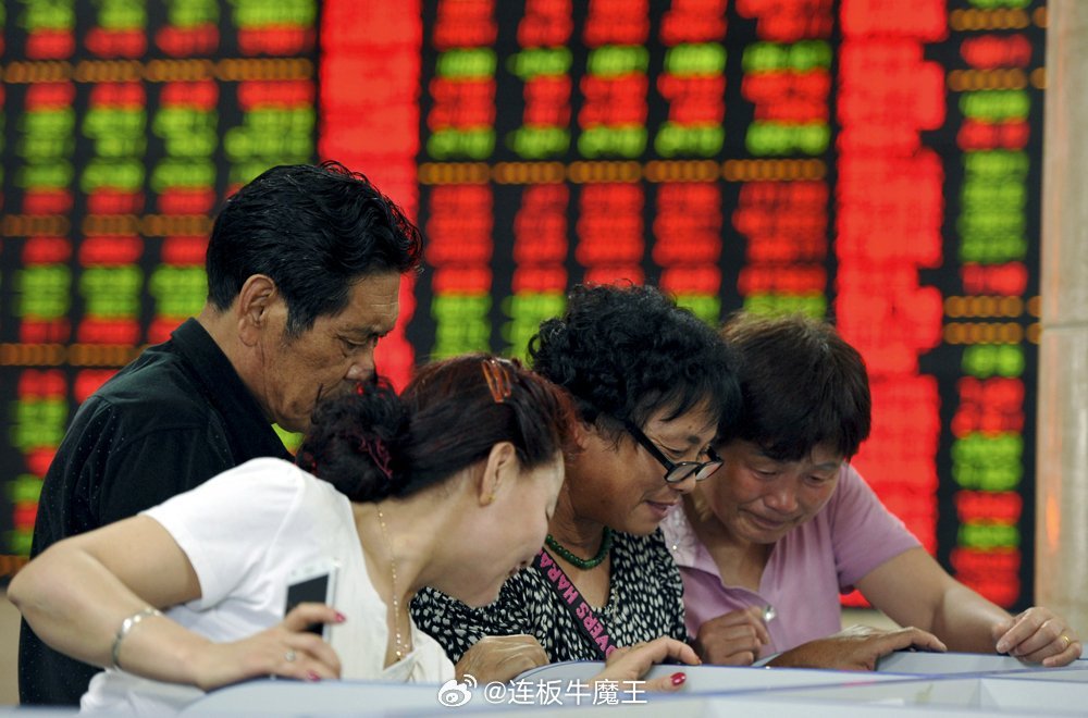 科技股暴跌，日韩科技股下跌风险传导、机构称国内AI链出清信号相较海外更弱周末全是