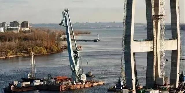 “中国造桥技术根本不如印度！图纸都能拿反！”，1999年，一位印度桥梁专家看到湖