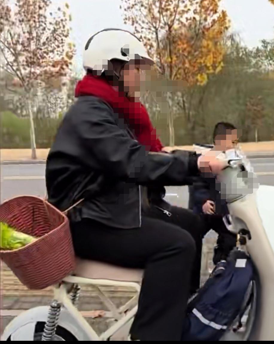 怪不得要二十五码，这是要买菜遛娃两不误，既段练了孩子体能，又段练了家长陪练的耐心