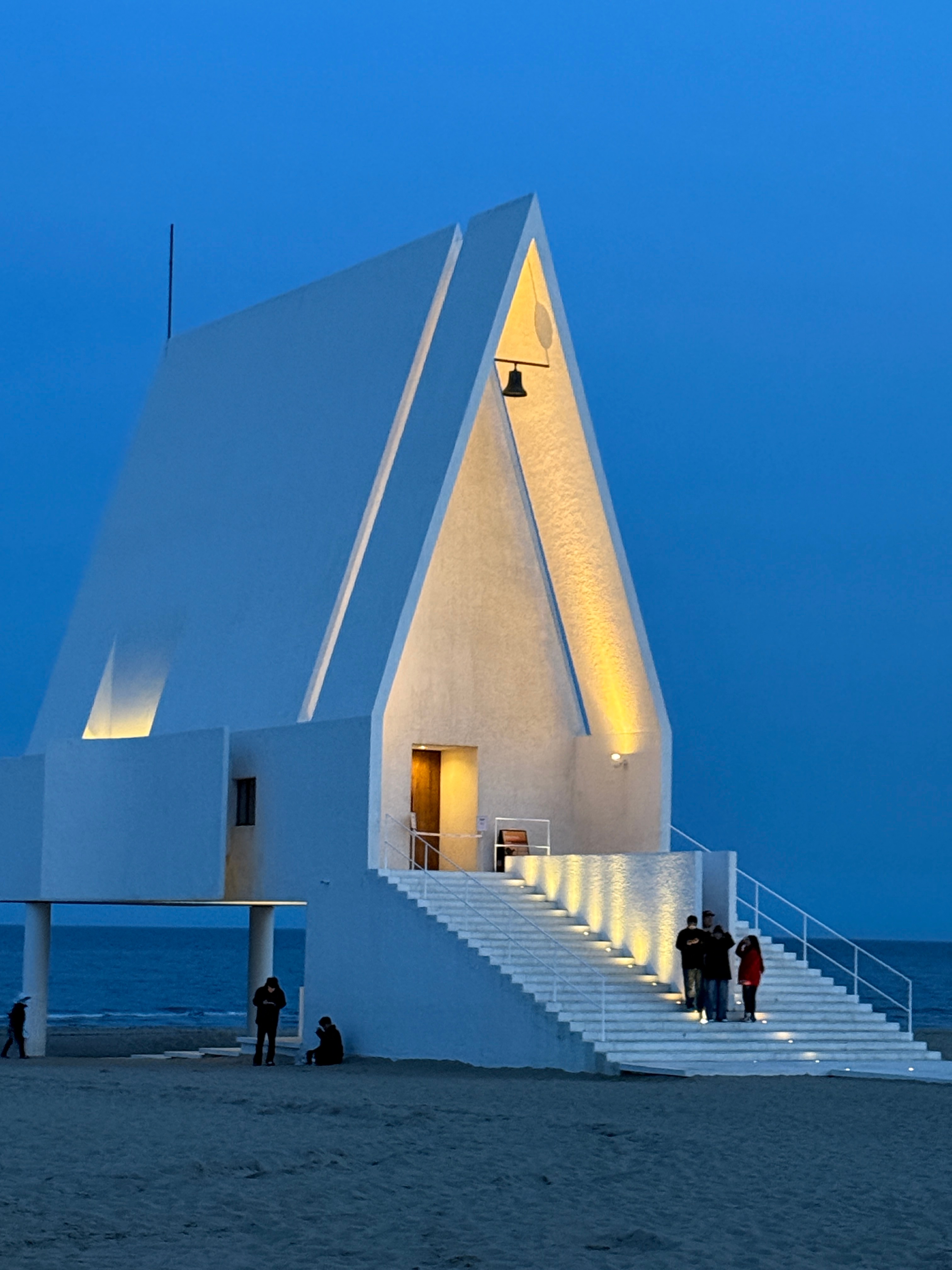 旅游的三千块钱定律因为这个价格在大多数人的可接受范围内。近的地方不用买机票，但是