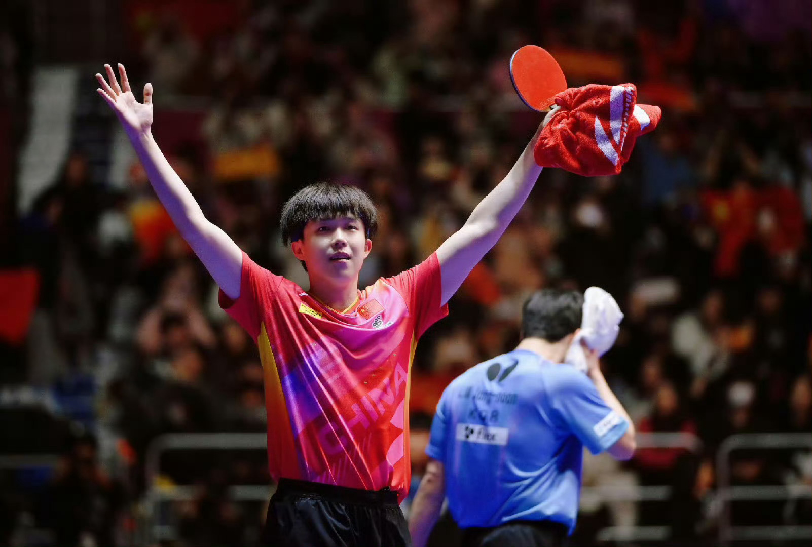 对于王楚钦，我们一如既往的喜欢，一如既往的支持图源水印｜#王楚钦给户上打躺下了#