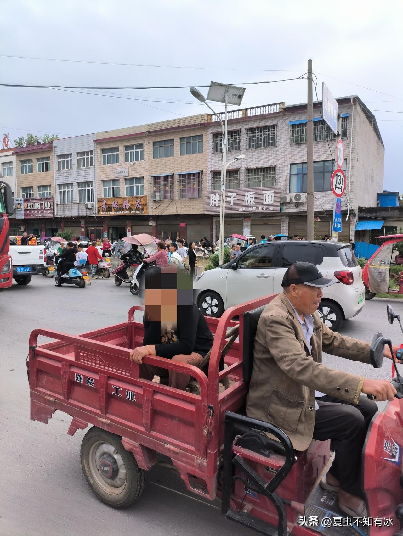 有钱之人未必活得幸福，没钱之人生活艰苦，何来幸福感可言，不多不少可以解决生活中的