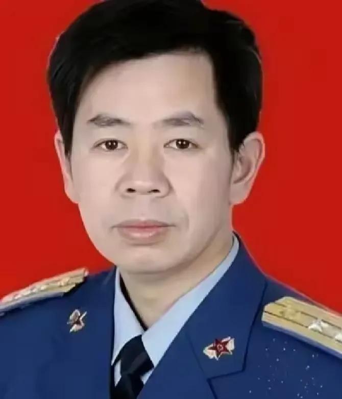 敌人的炮管都快怼到脸上了，我们的人居然还在翻书查国际法？戴旭大校讲的这段历史，真