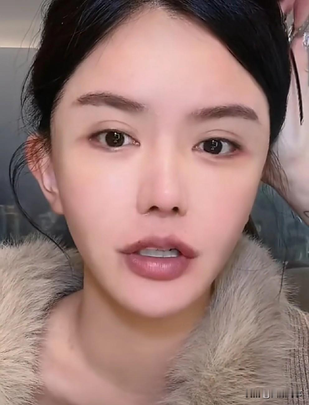 韩安冉自曝短剧片酬5000一天！

           韩安冉爆料自己上次拍短