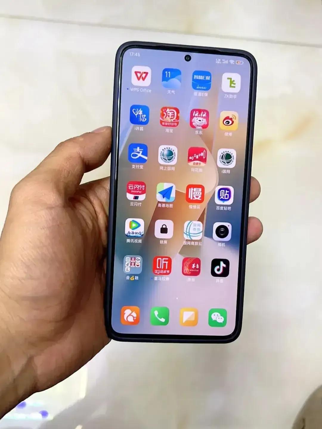 明明K70随便能卖3K块起
偏偏起步只要2499
还是12+256的

其实大家
