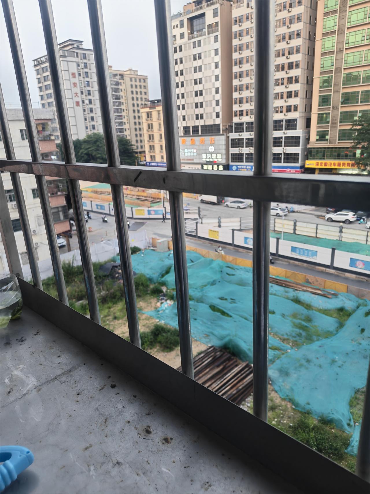 深圳光明这个地方10年前就来过了，那时候来这里还是找一份很简单的文员工作，那时候