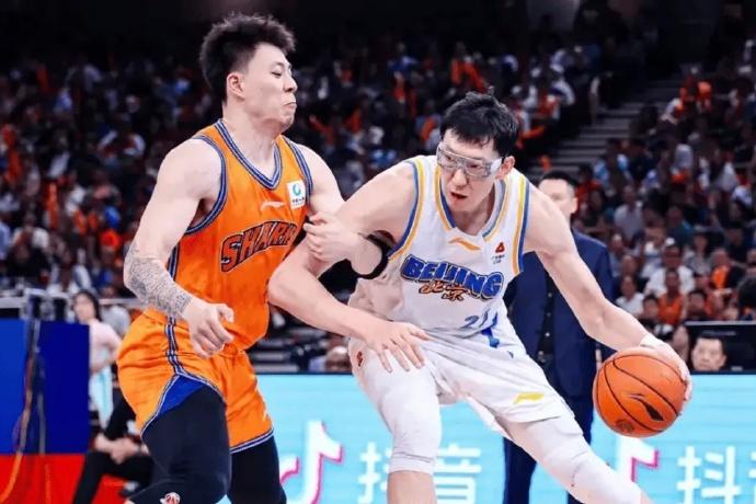 失误太多外加丢篮板球，北汽男篮错失20分大逆转
 
15日晚，北汽男篮在CBA半