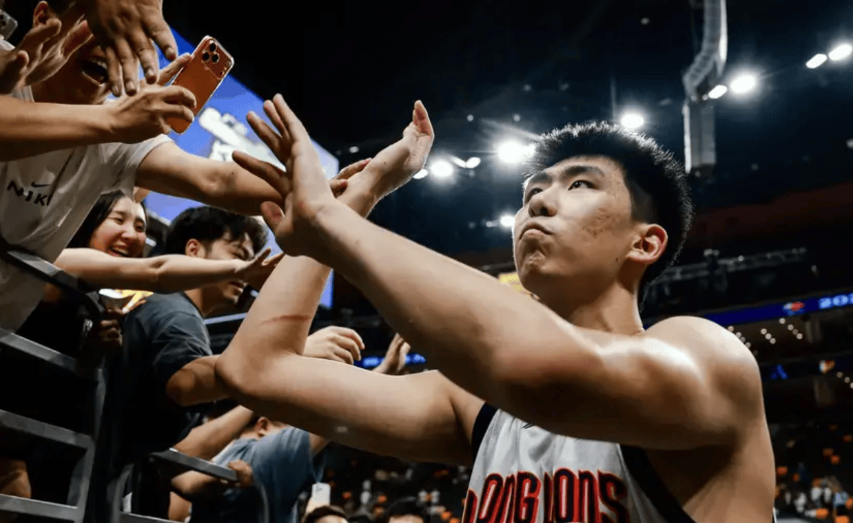 广州男篮总结比赛：球队队史季后赛首胜广东&拿下历史性胜利