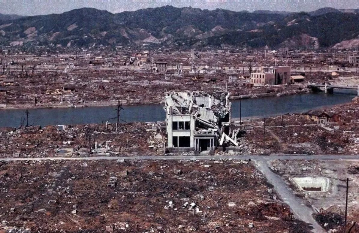 1946年3月的广岛：遭原子弹损毁区的彩色照片。烽火问鼎计划