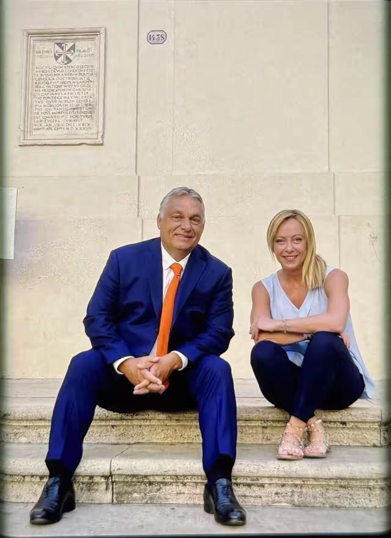 突发！欧盟或因这俩人土崩瓦解！
​匈牙利与意大利已运回本国黄金储备。
两国均宣布