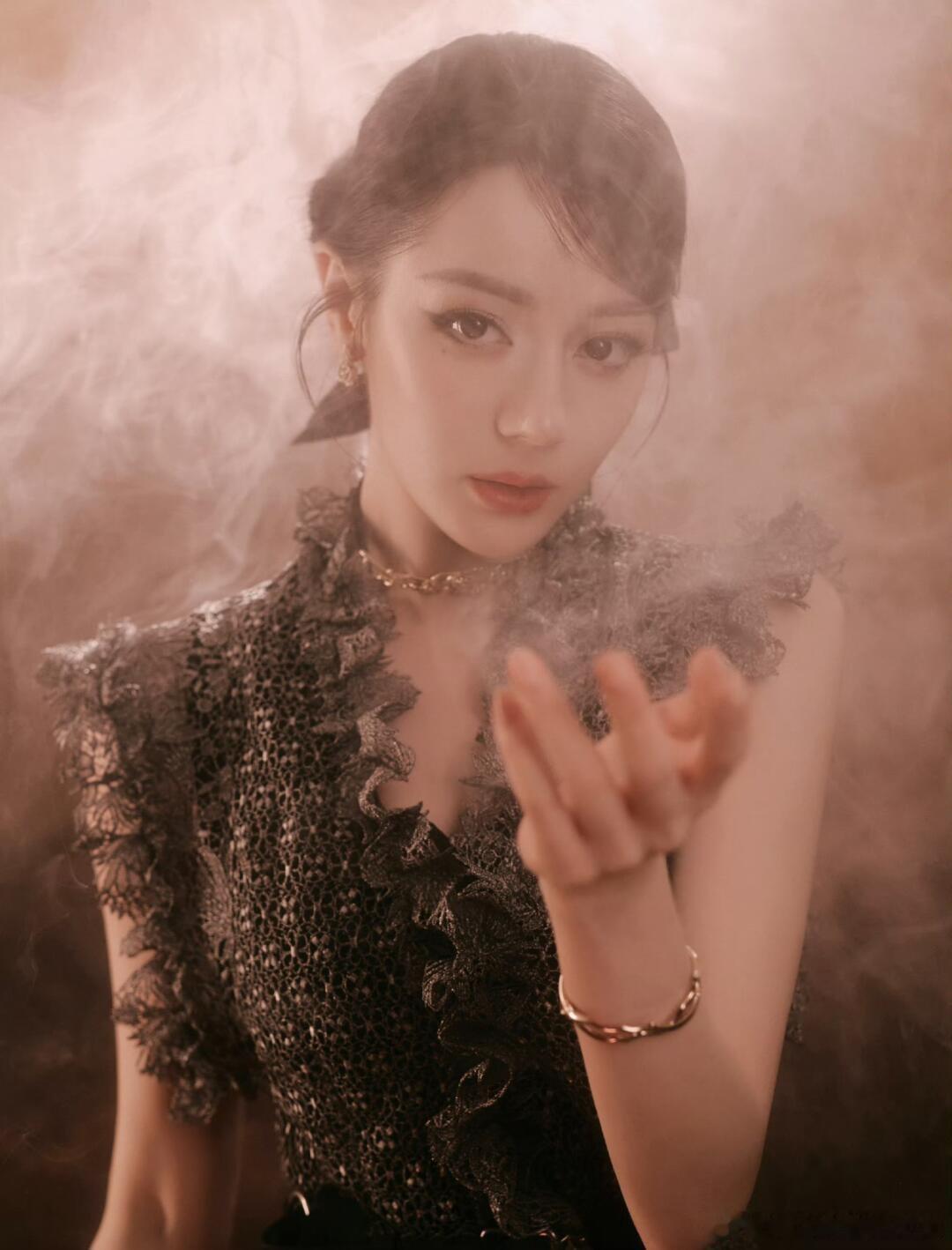 迪丽热巴迪奥活动造型  迪丽热巴[超话] 热巴这也太美了吧!简直是神颜啊!这张脸