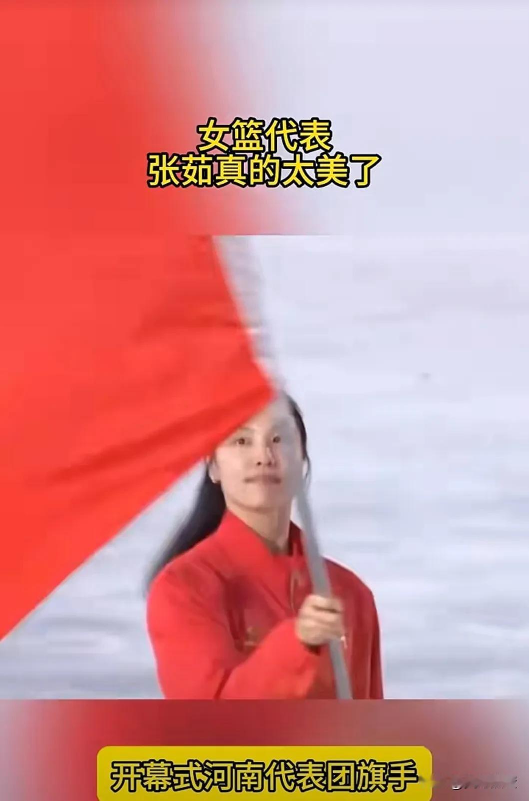 张茹才是女篮最美球员！

五官比前辈隋菲菲精致，气质比前辈赵爽更好。

到了球场