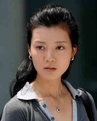 这是年轻时的车晓，每当看到她这些以往的靓照时，总想感叹句：“怎么想的这么完美还去