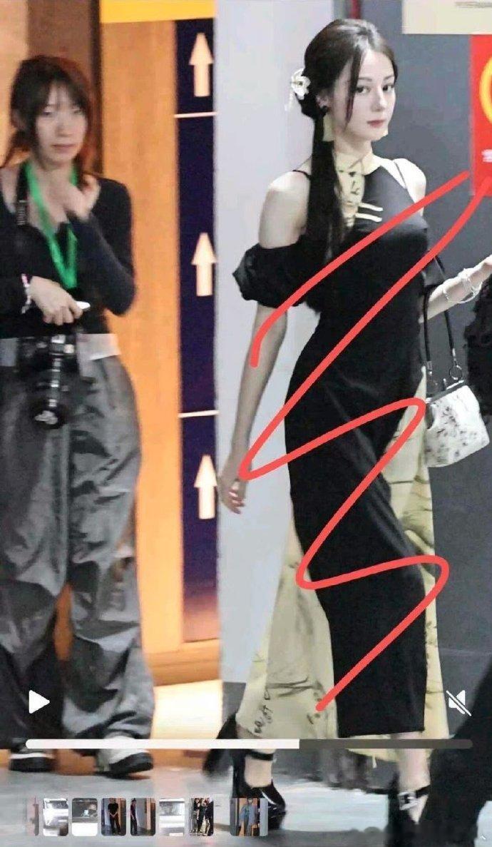 迪丽热巴新中式旗袍路透迪丽热巴开推旗袍look ​​​迪丽热巴旗袍look ​​