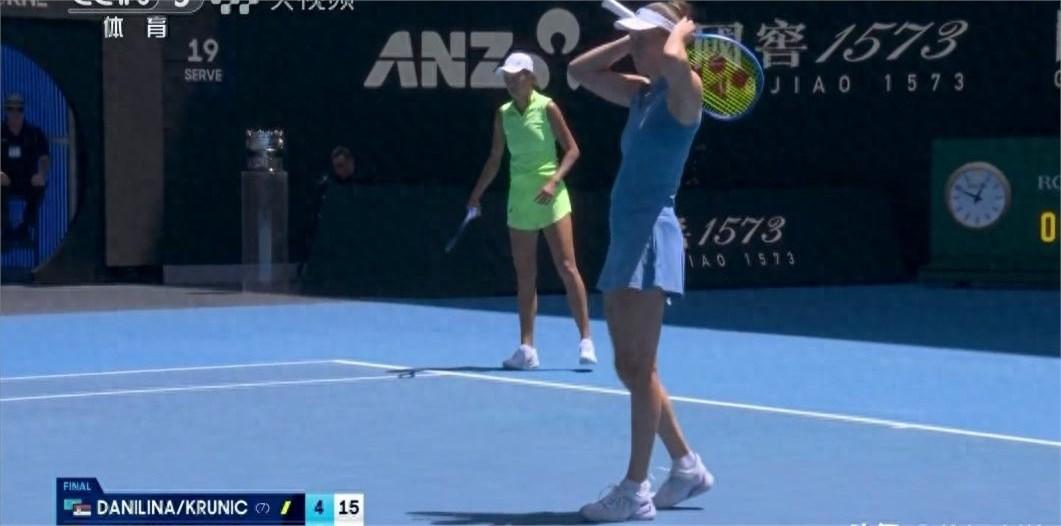 刚刚在更衣室，张帅的体能康复师一边帮她放松，一边感慨：“外界都说她37岁是靠坚持