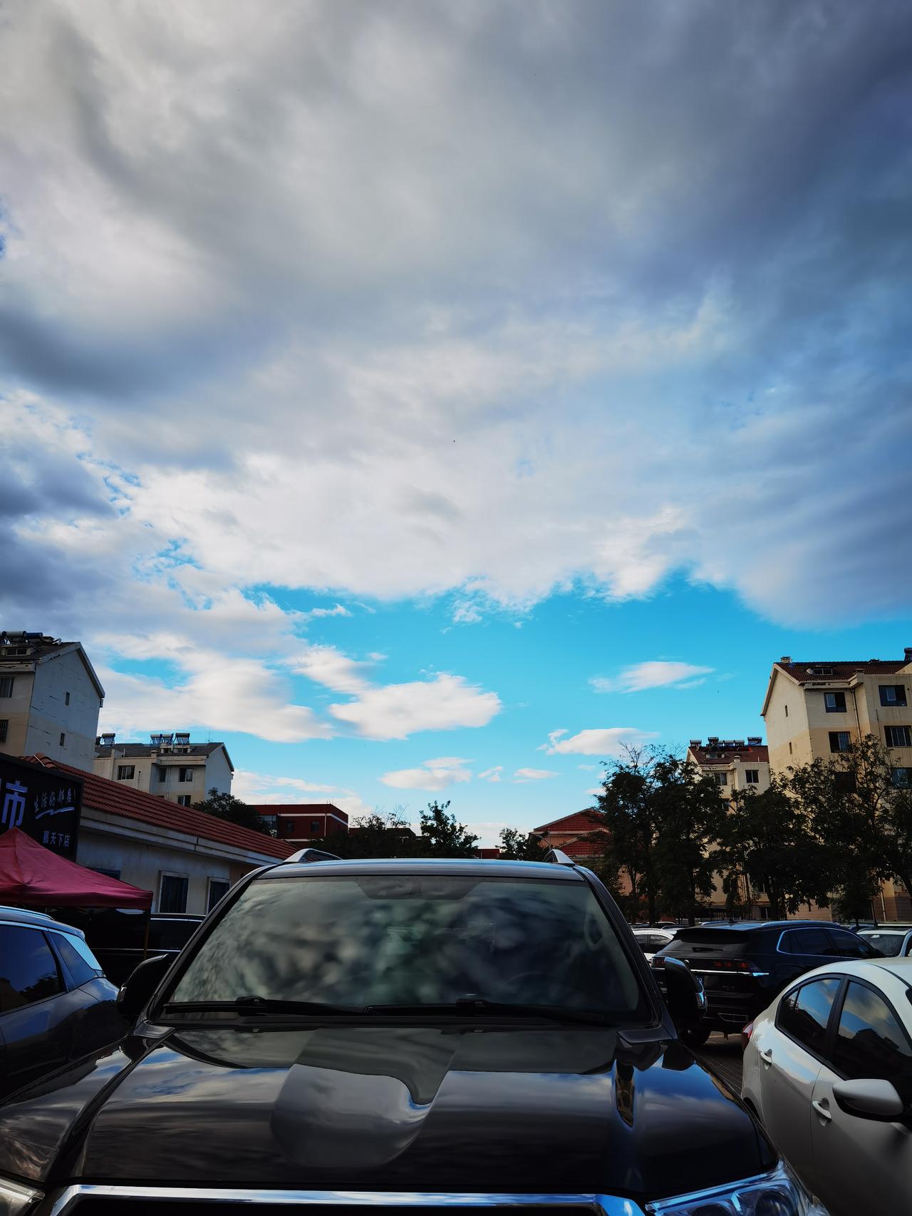 下半年，时代在洗什么牌？
时代在不停地洗牌，从来不会给我们打招呼。上半年，这副大