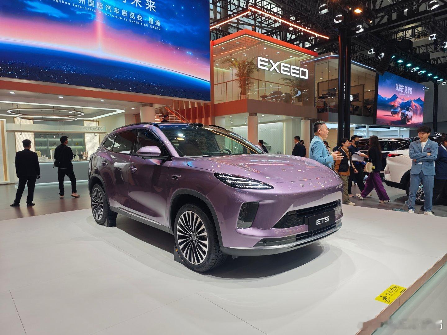 在11月21日开幕的上，星途全新中型SUV——星途ET5与观众见面，新车是全球首