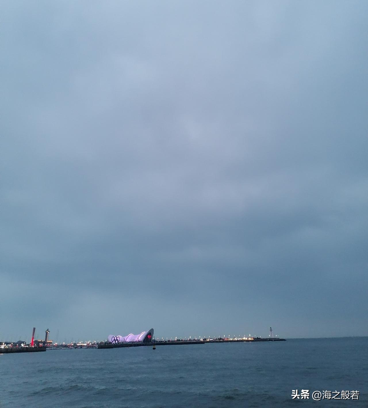 梦

       ---海之般若

没有什么能打动我
除了一片海洋
你从对岸跋