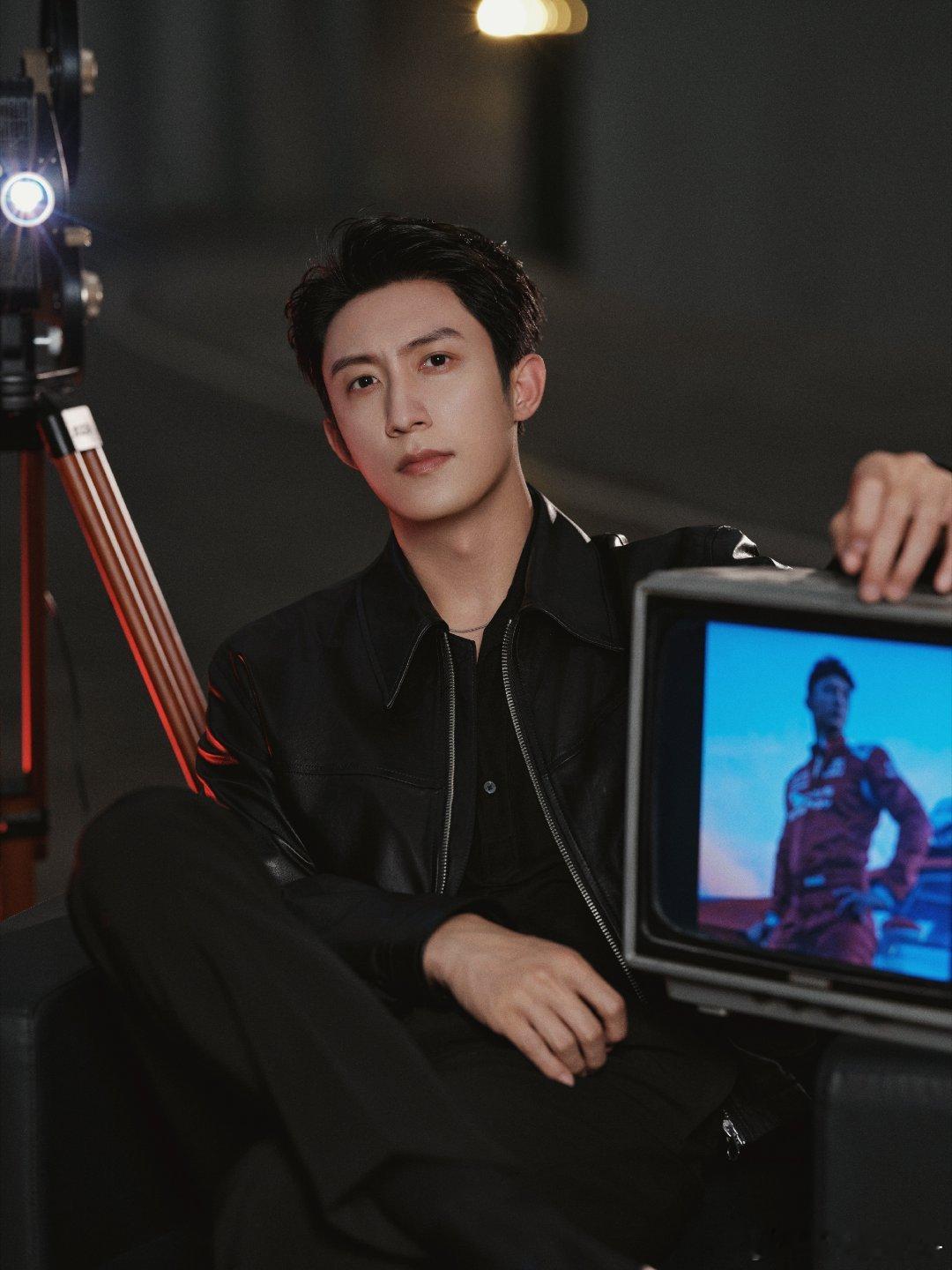 启境汽车全球品牌代言人黄景瑜 黄景瑜又一次开启新篇章，当然是未来的路越来越顺利了