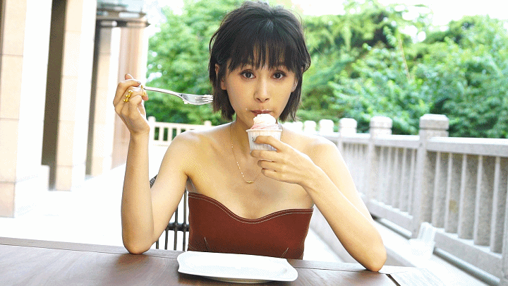 王子文好少女感她真的状态太太太好了，脸白且透亮，而且比年轻时候更有气质更好看，身