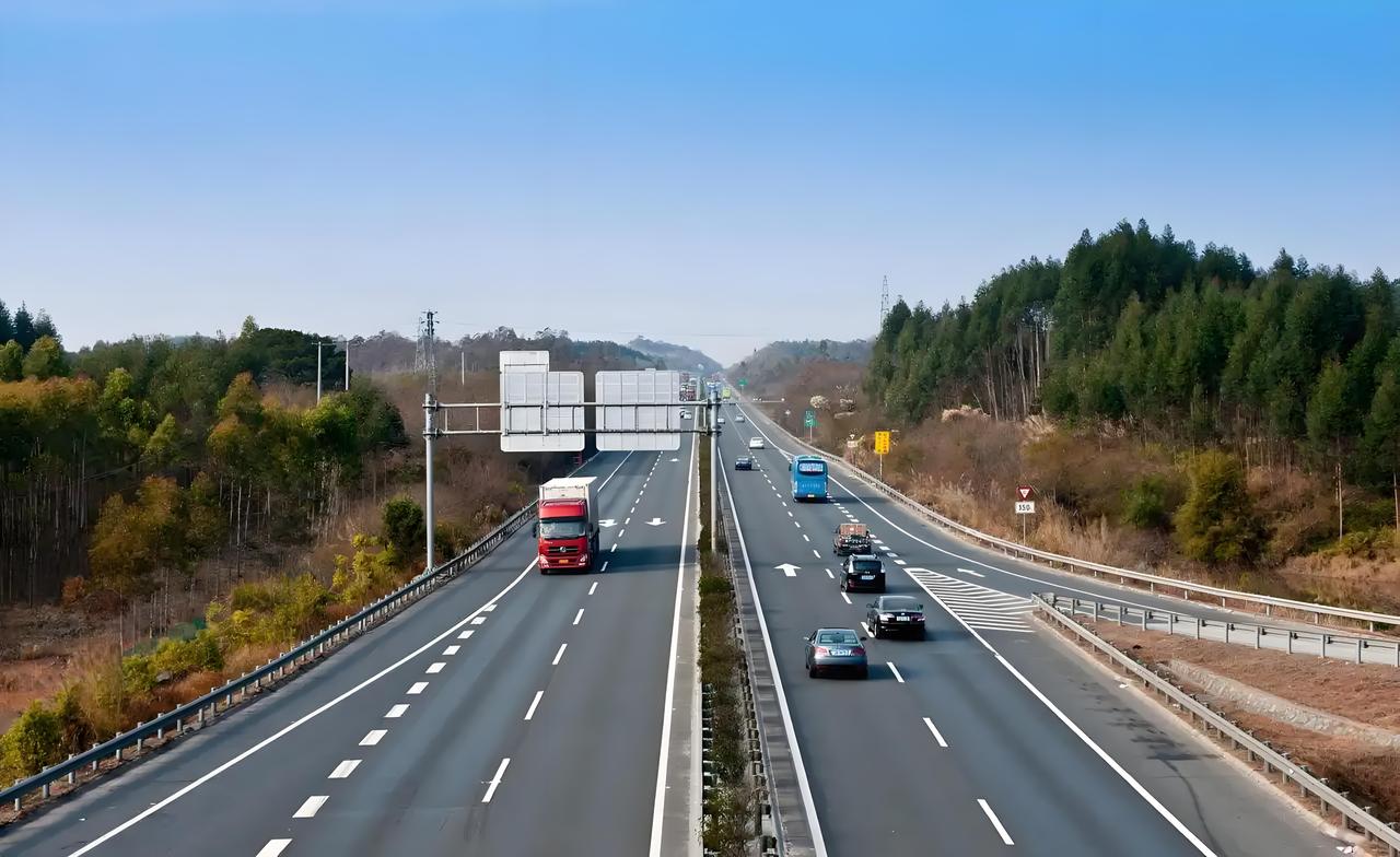 武黄高速，这条被称作“楚天第一路”的30年老路，正迎来华丽蜕变！2023年12月