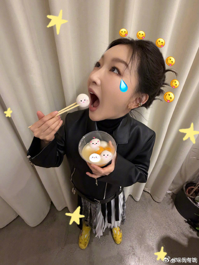 周冬雨元宵节涂鸦四宫格周冬雨祝大家元宵节快乐 周冬雨元宵节营业🈶️！涂鸦四宫格