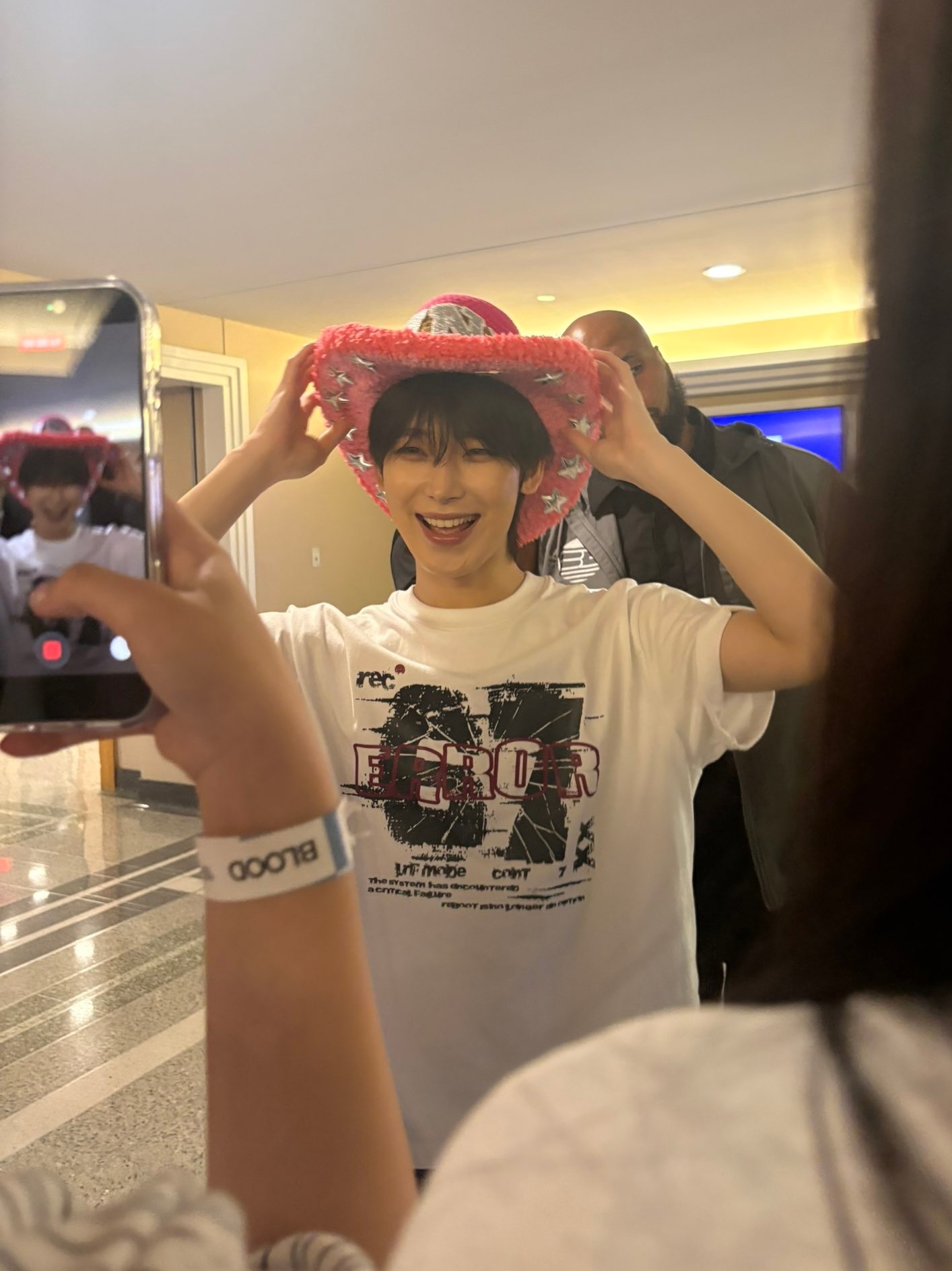 戴上粉色牛仔帽的豆努宝宝cr.enhaglazer 