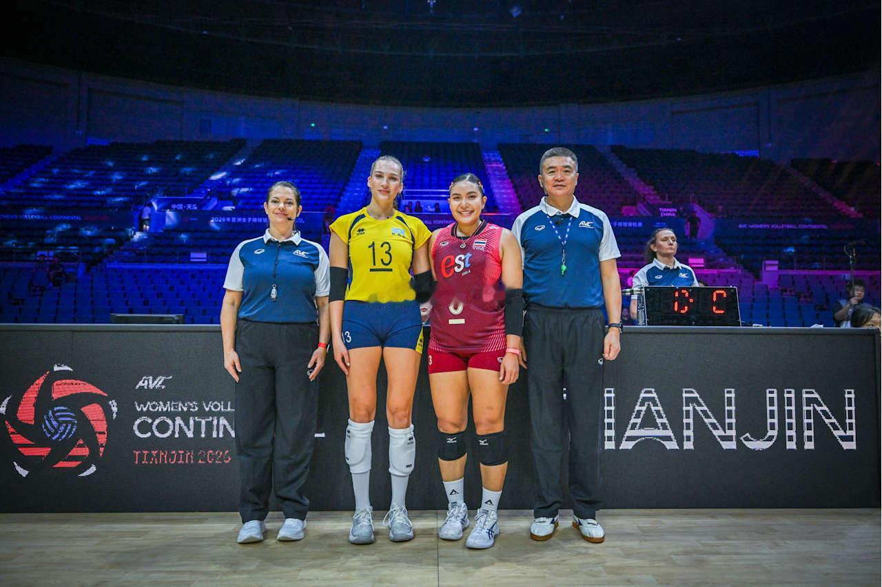 2026年亚洲女排锦标赛B组第三轮泰国女排vs哈萨克斯坦女排  第一局：25-2