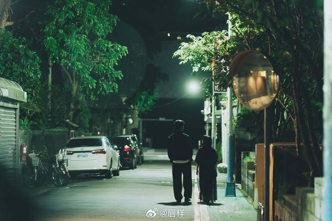 吉本芭娜娜的短篇小说集「手套与怜悯」中收录的短篇「SINSIN AND THE 