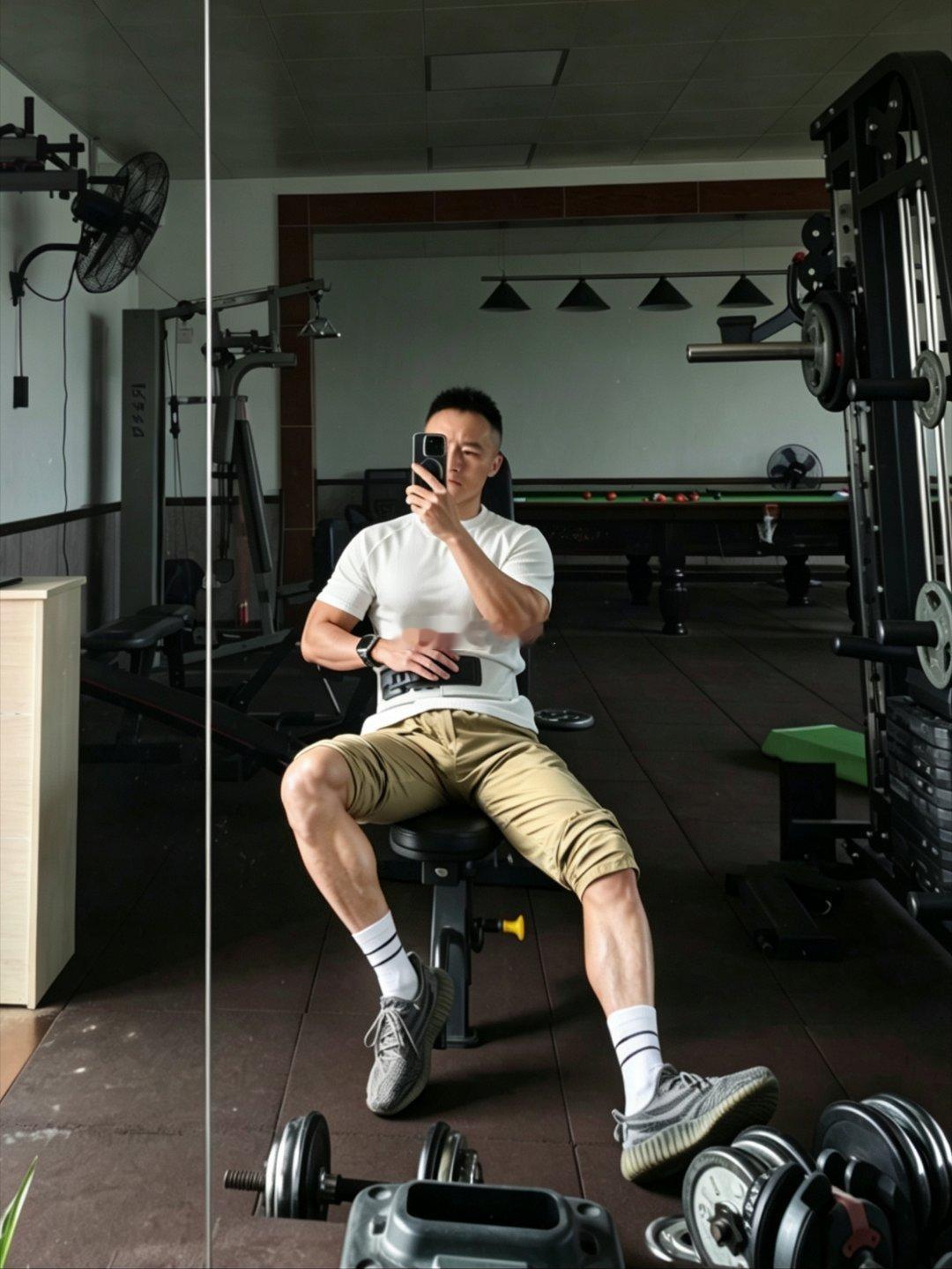 向太直言年轻人没资格社恐社恐好像就是这几年才出来的词汇。没有电话的时候，必须面对