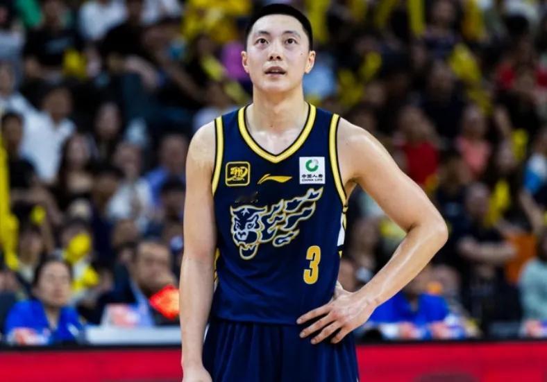  廖三宁压哨绝杀广东（2025年末，北控99-98广东）
第四节双方交替领先，胡