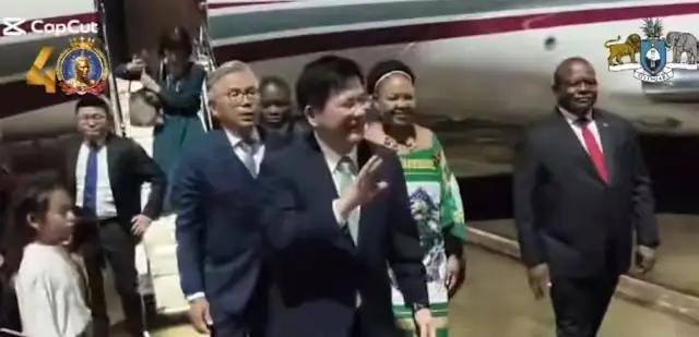 林佳龙25日窜访斯威士兰， 万万没想到，斯威士兰商业部长、工业和贸易部长深夜冒雨