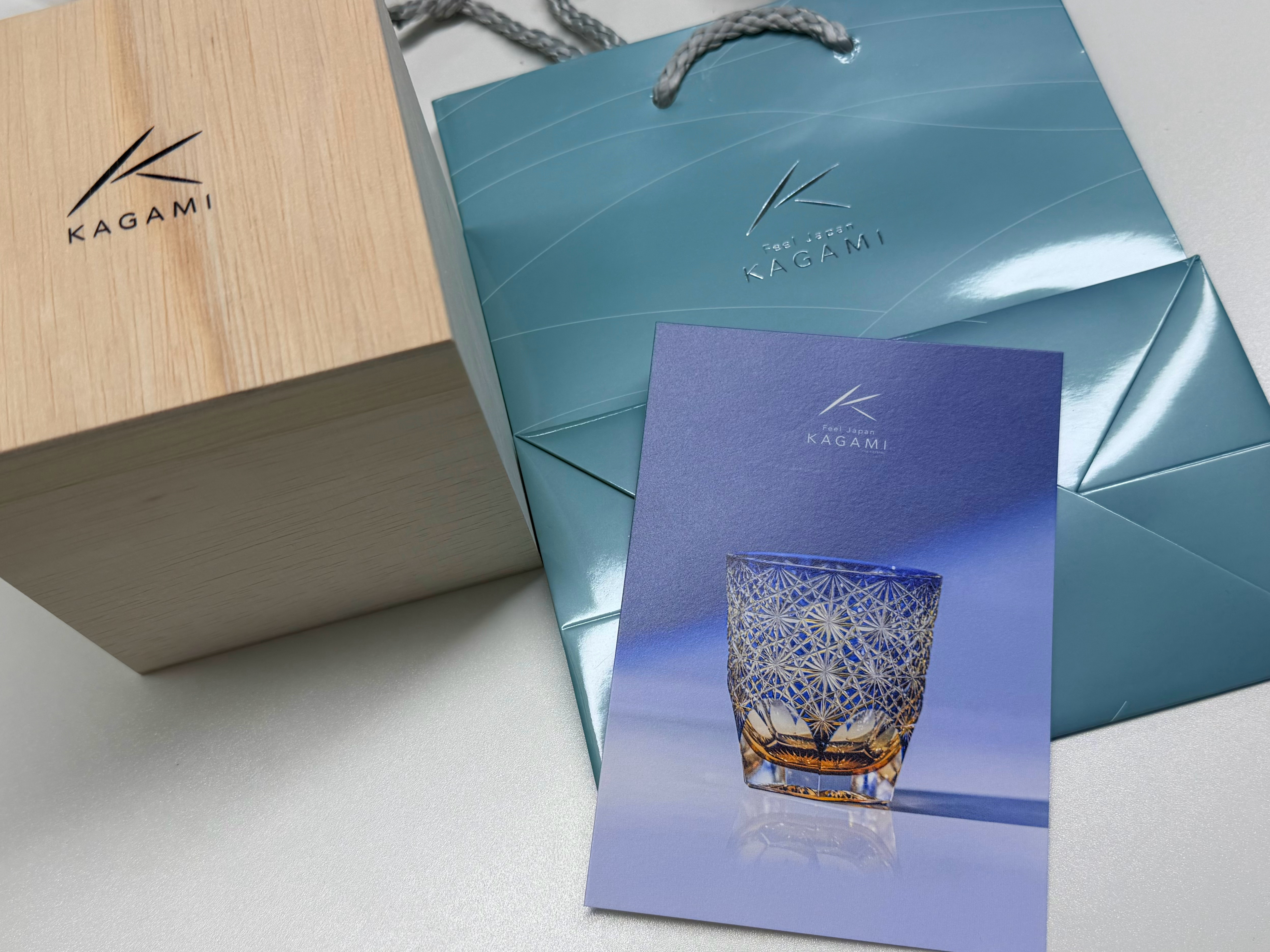 说送我一礼物，还是攒钱买的拆开一看是个杯子，啥杯子啊还需要你攒钱？淘宝了一下…对