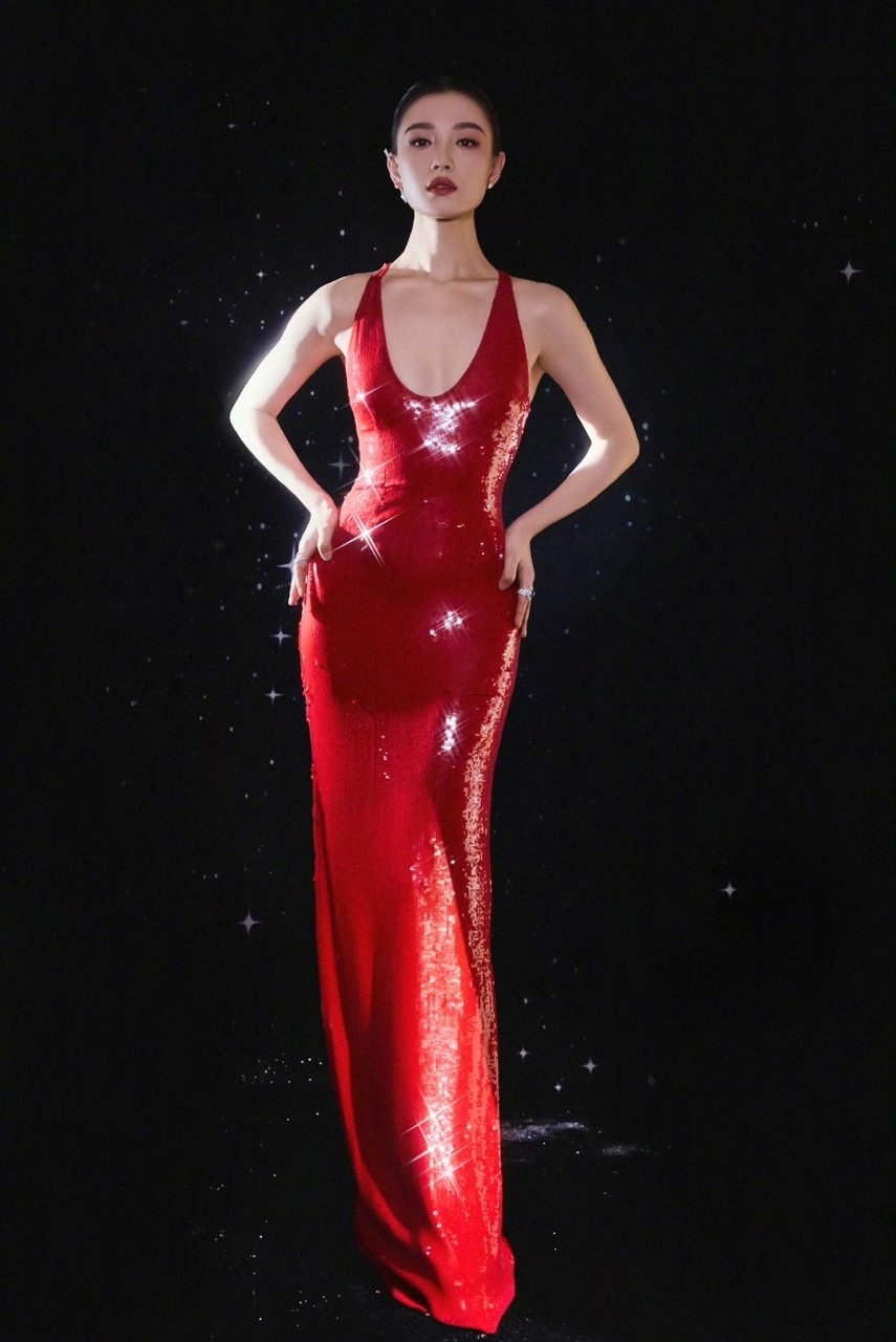 倪妮深v红裙倪妮亮片红裙 妈咪 