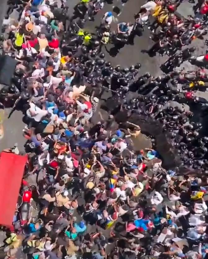 委内瑞拉突然爆发大规模骚乱，整个国家局势彻底失控，而导致这一切的美国强行介入委内