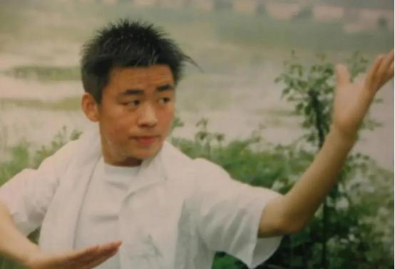 有一次，郭德纲问王宝强：“你在少林寺习武六年，学了不少真功夫，现实中能打几个啊？