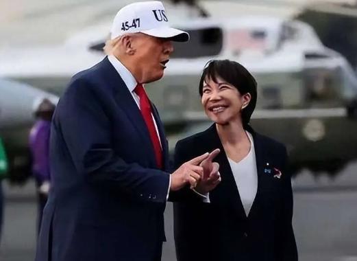 卢克文一句 “她不像日本首相，倒像夜总会妈妈桑”，直接把高市早苗架上了舆论火山口