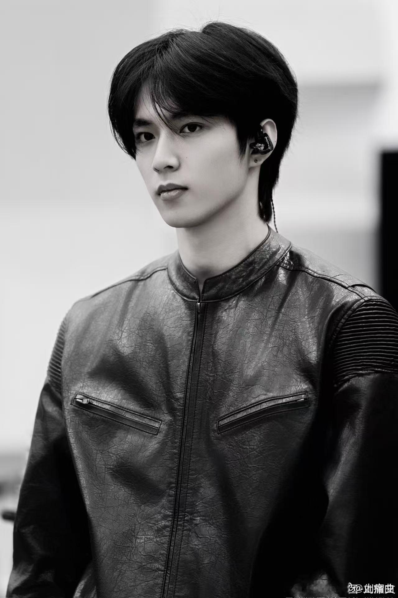 刘耀文从小就对撕名牌很期待 刘耀文真的特别真实接地气，聊起跑男坦言没有给自己定任