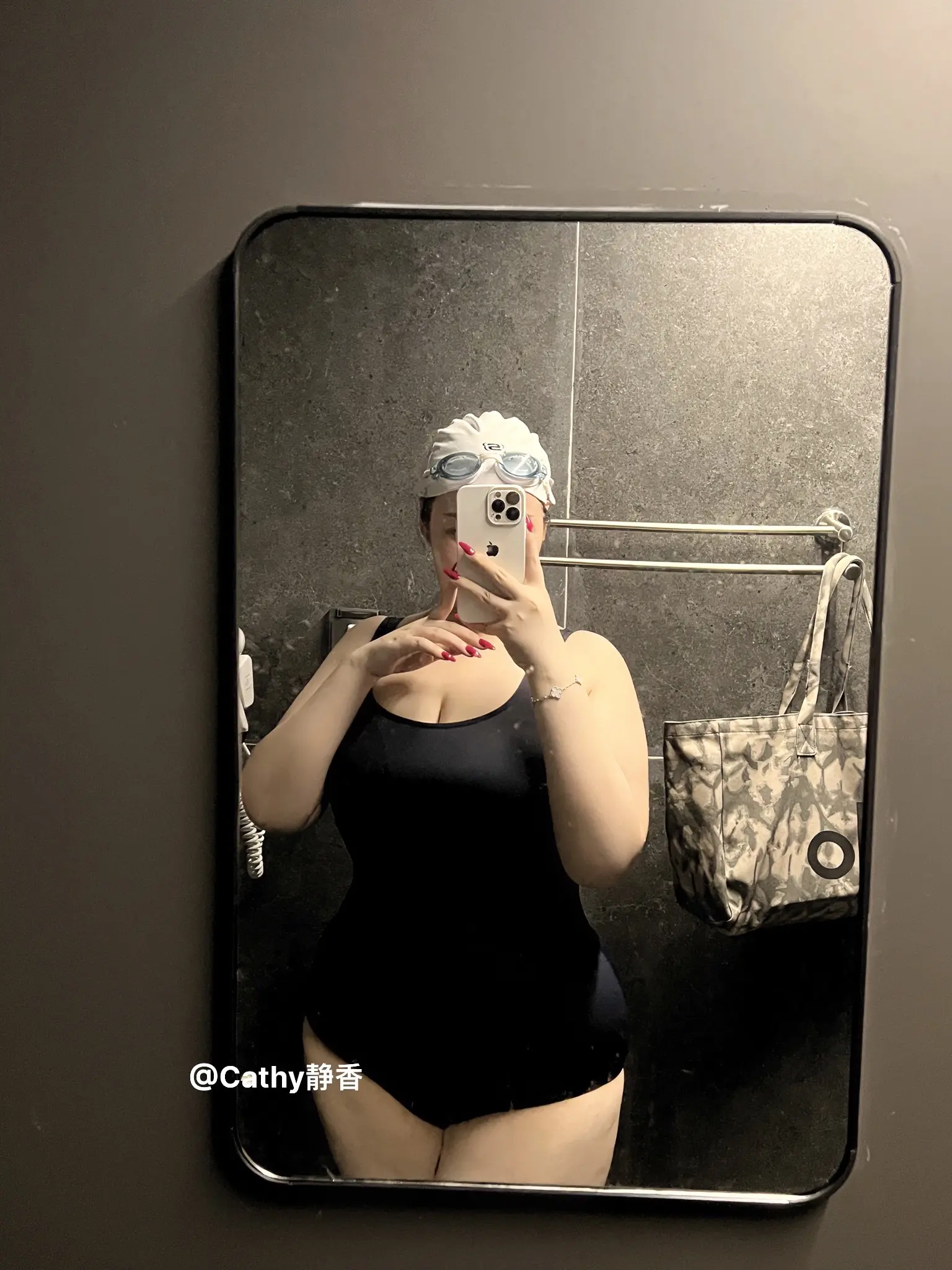 🏊🏻‍♀️。