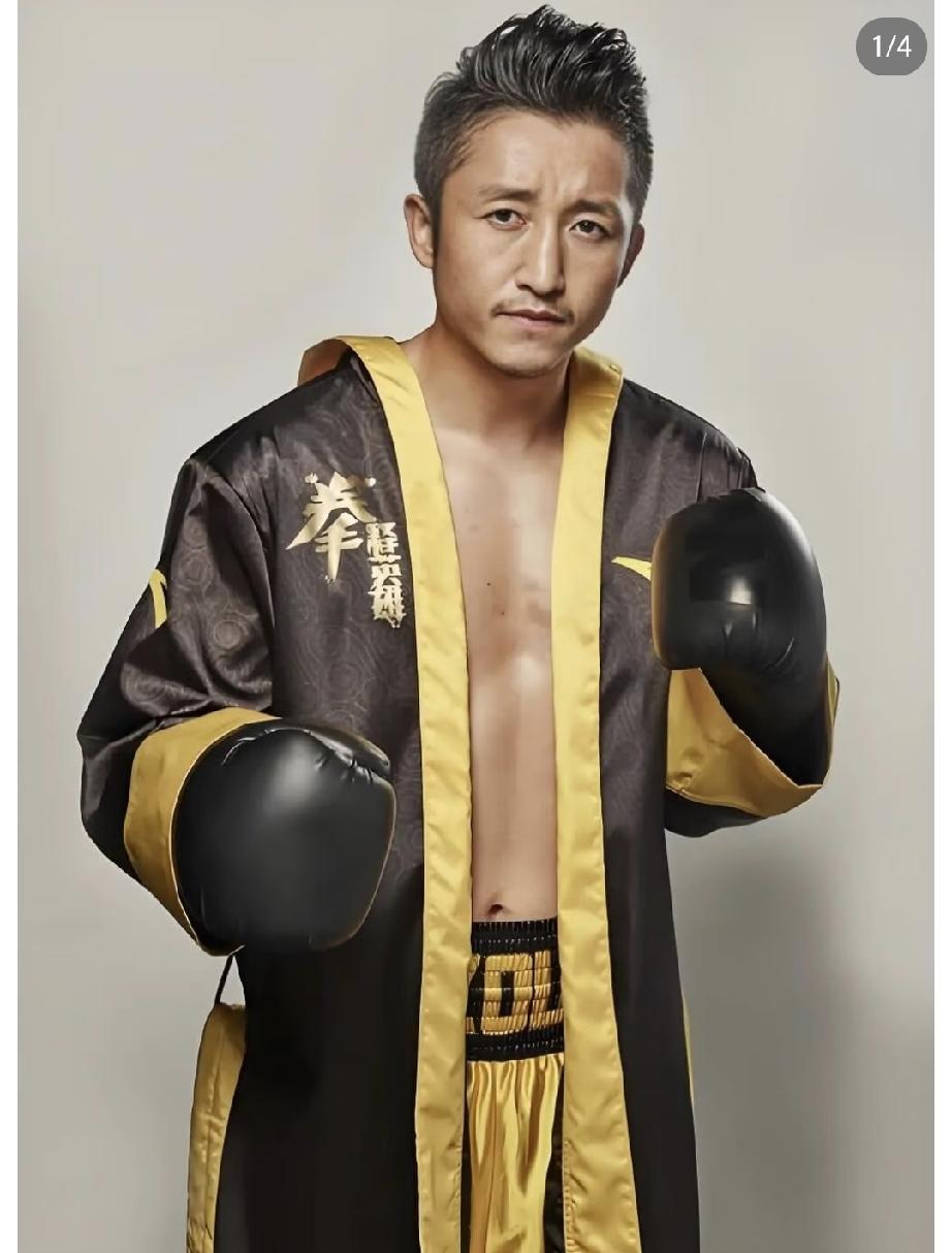 我有一个猜测，
邹市明45岁宣布重返拳场，根本不是要打拳，而是夫妻俩的一场流量计
