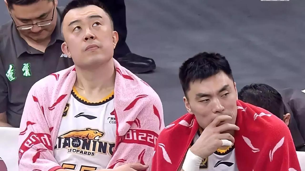 看到老将韩德君在辽篮半决赛被广厦淘汰后，上网直播透露出有退役打算时！说实话，我真