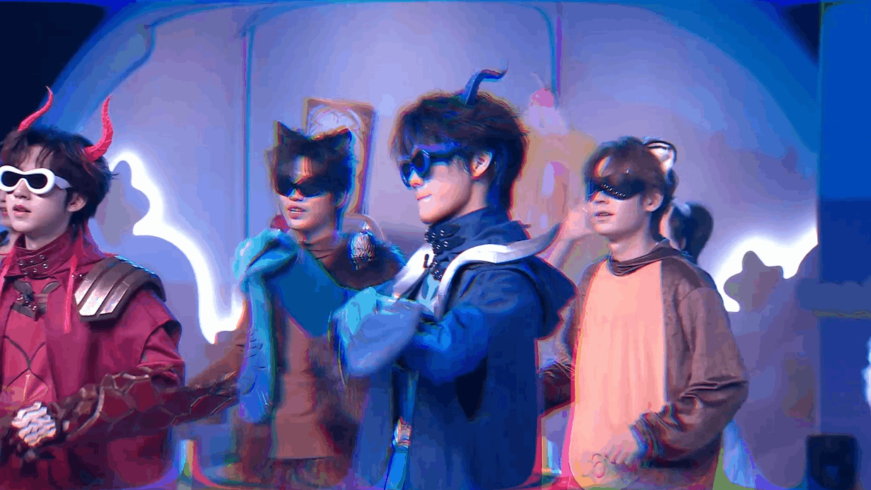 除了张哥还有谁会这样逗我笑，张真源cos蓝buff 造型一看就是整农活，抽象中带